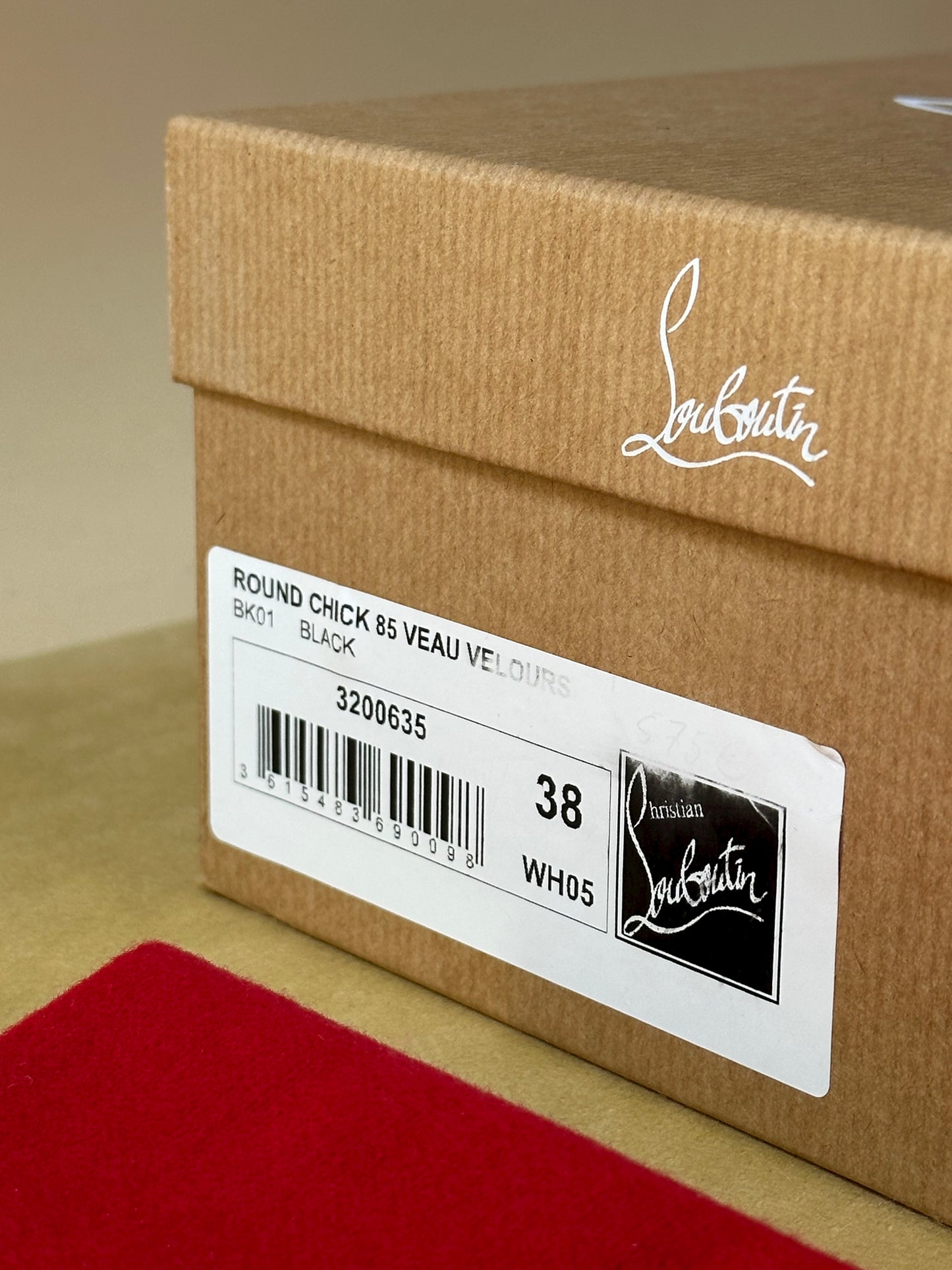 Christian Louboutin Black Round Chick Pumps N.38