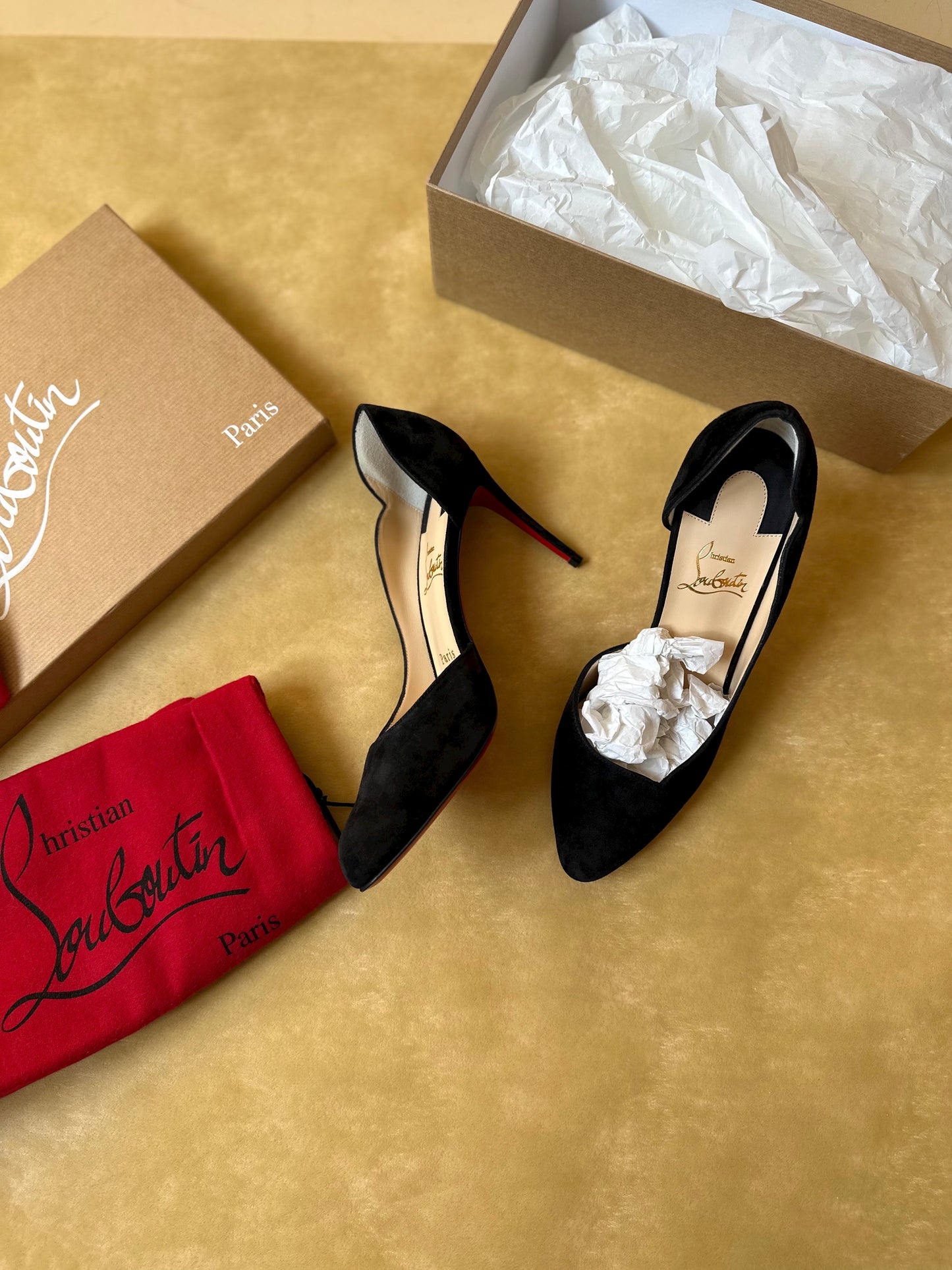 Christian Louboutin Black Round Chick Pumps N.38