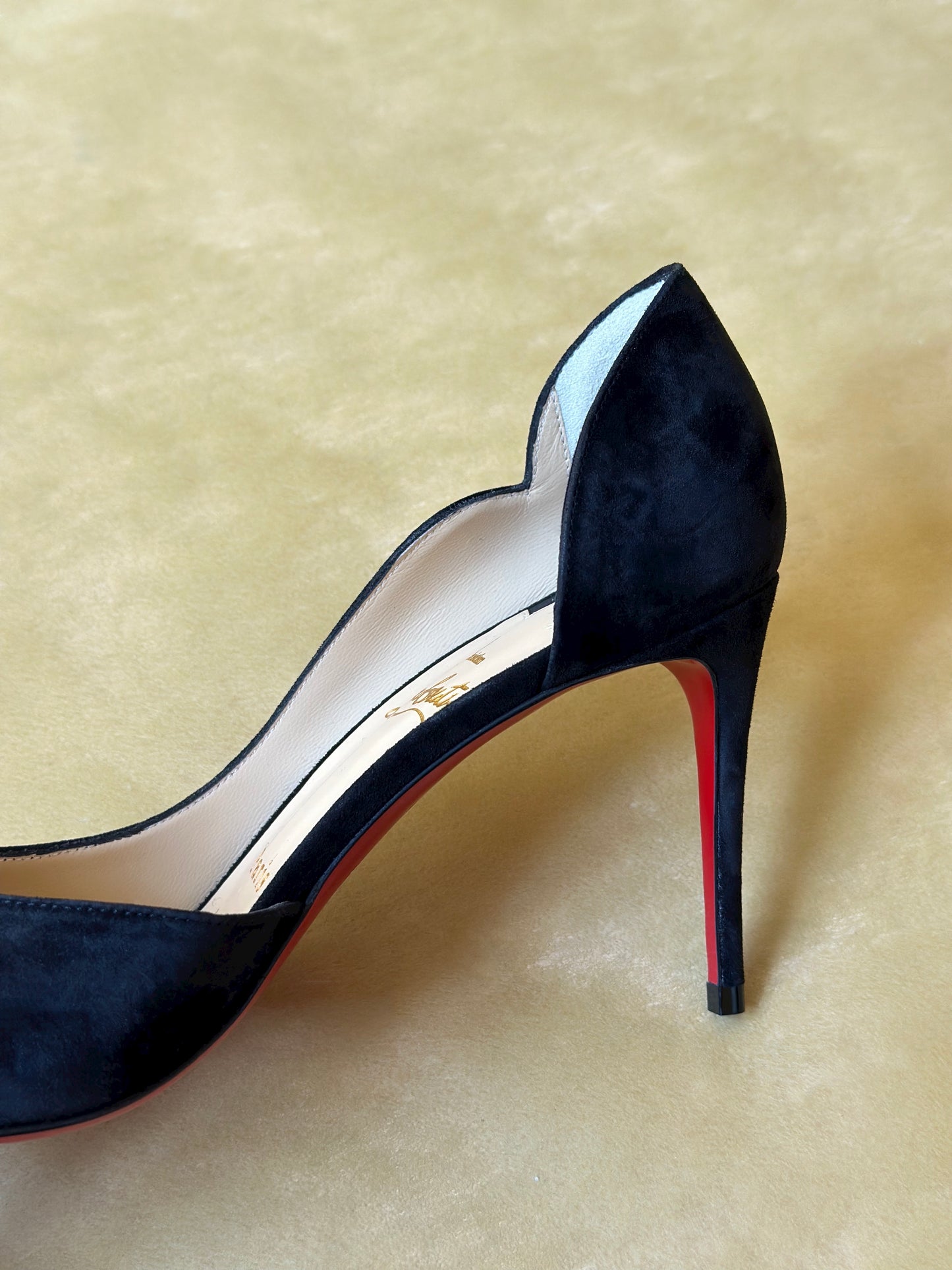 Christian Louboutin Black Round Chick Pumps N.38