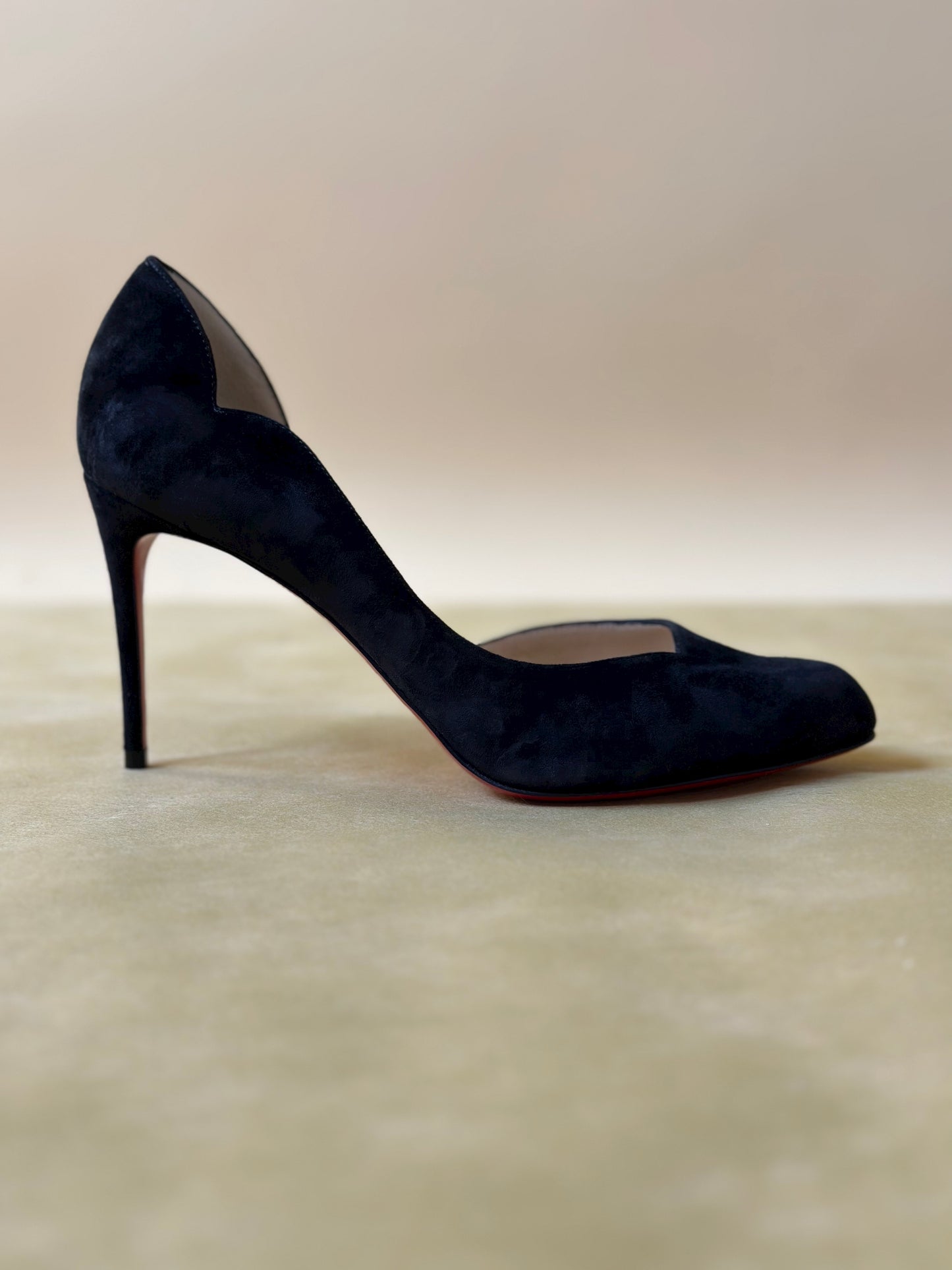 Christian Louboutin Black Round Chick Pumps N.38