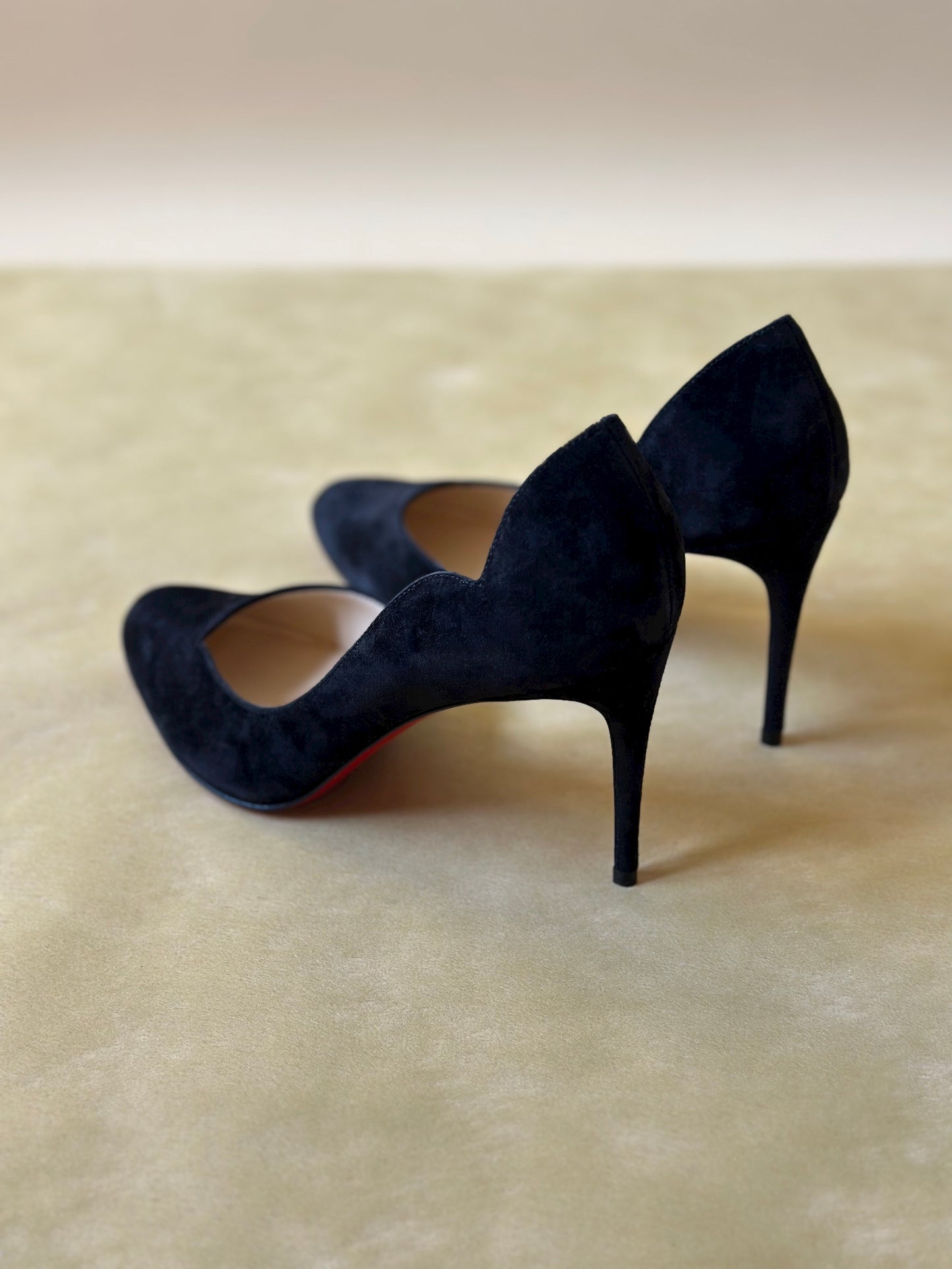 Christian Louboutin Black Round Chick Pumps N.38