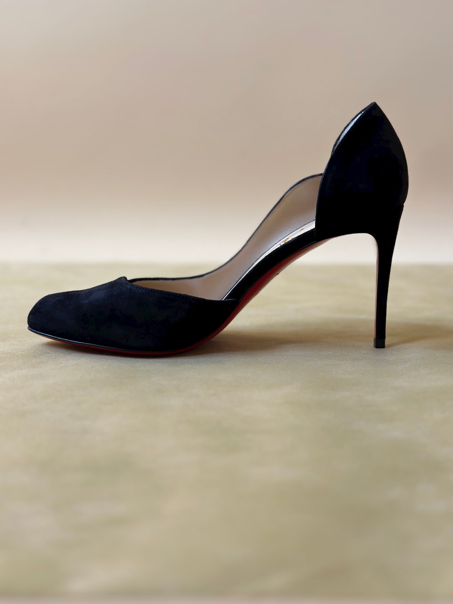 Christian Louboutin Black Round Chick Pumps N.38