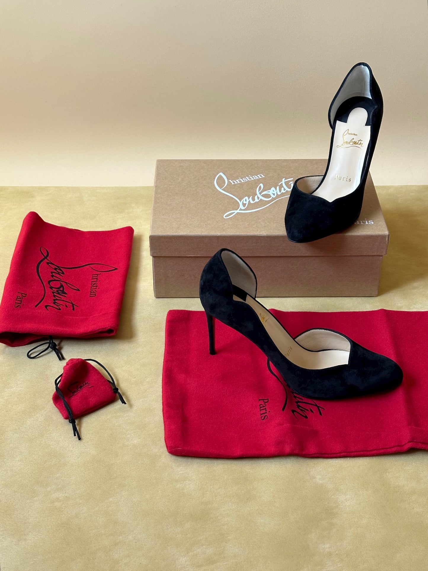 Christian Louboutin Black Round Chick Pumps N.38