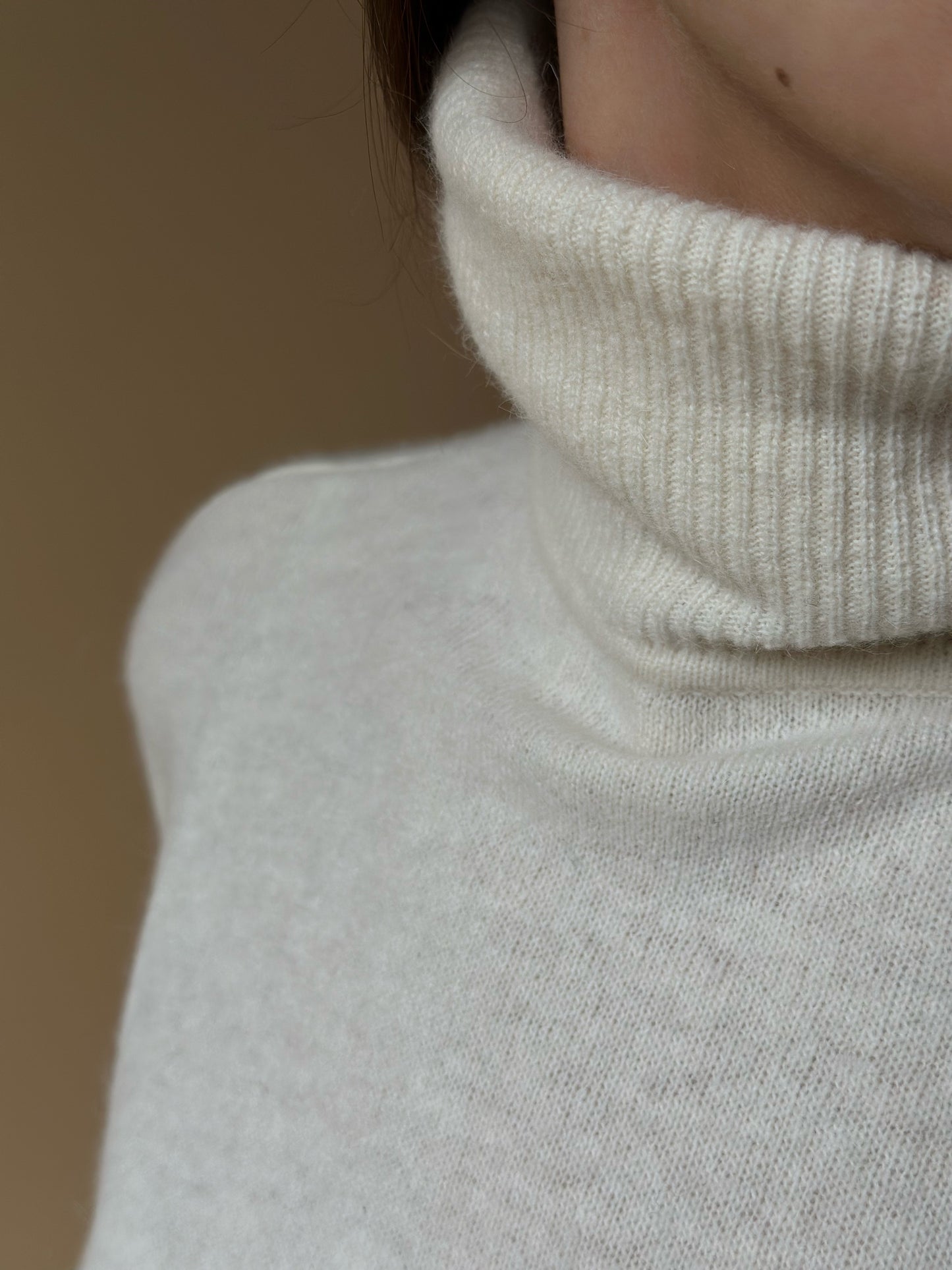 Vintage Milky White Lambswool & Angora Turtleneck