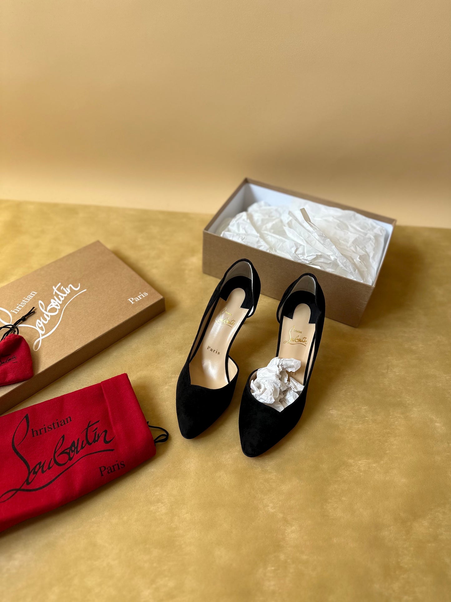 Christian Louboutin Black Round Chick Pumps N.38