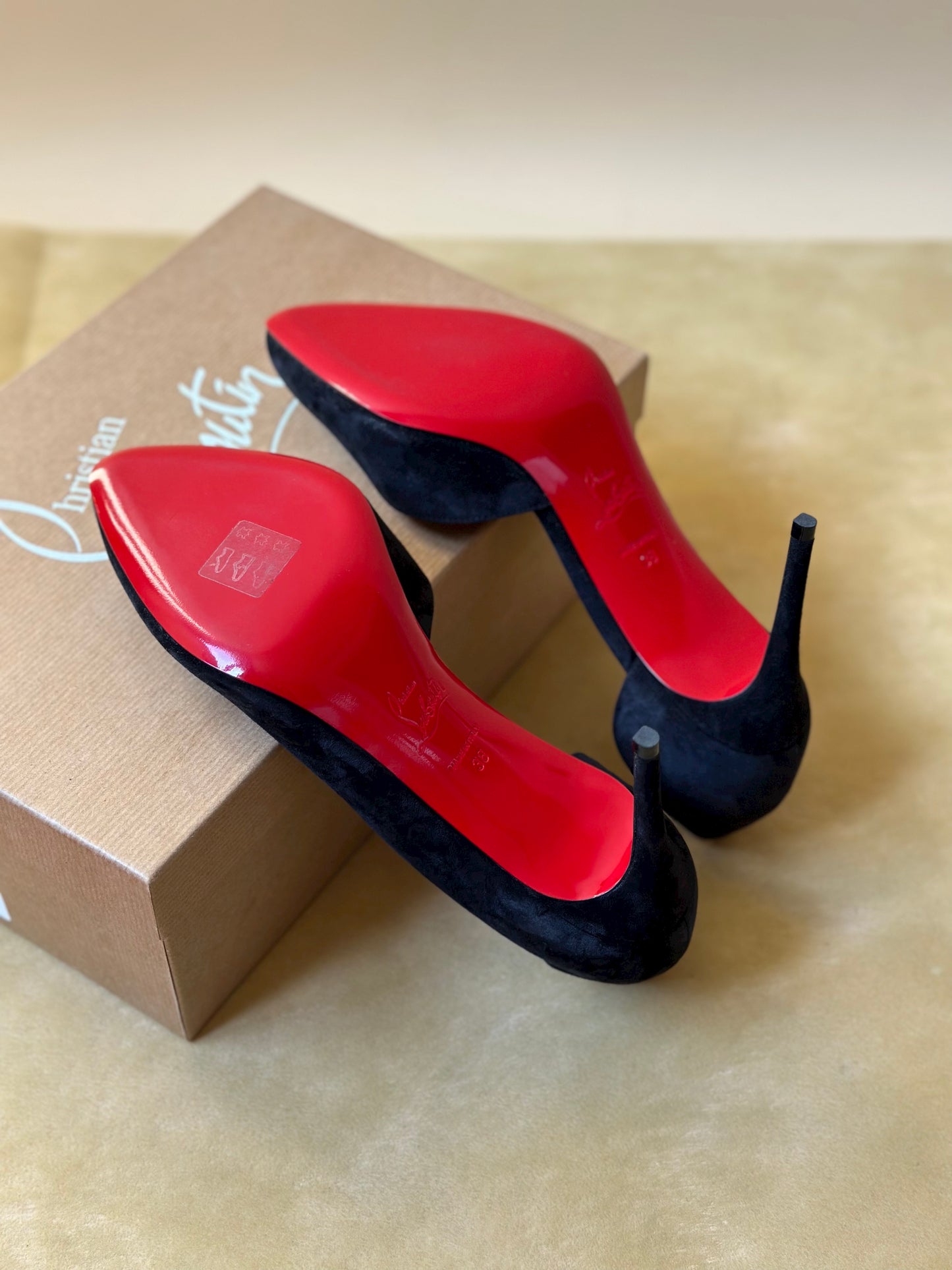 Christian Louboutin Black Round Chick Pumps N.38