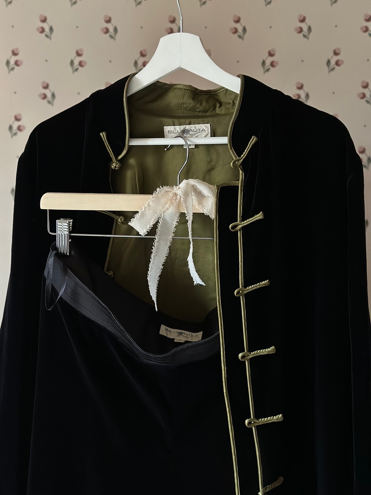 Black Silk Velvet Set With Green Lining