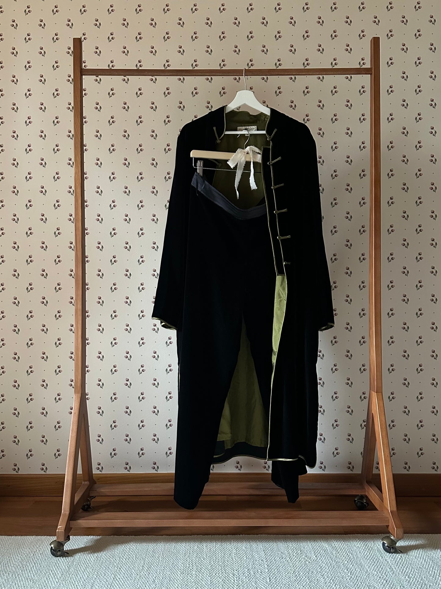 Black Silk Velvet Set With Green Lining