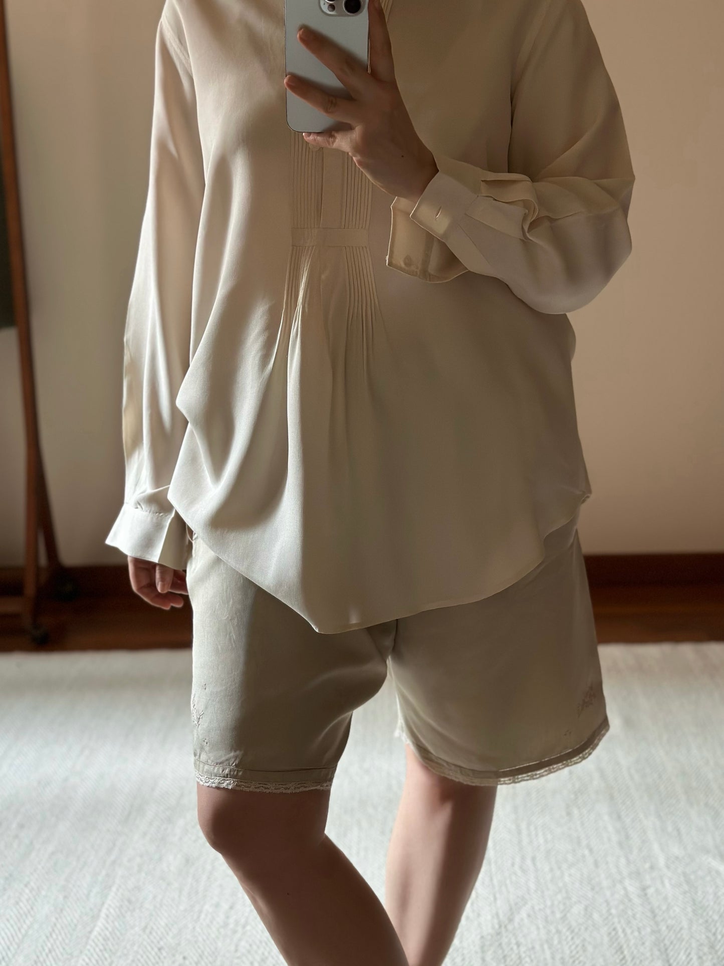 Pure Silk Beige Shorts