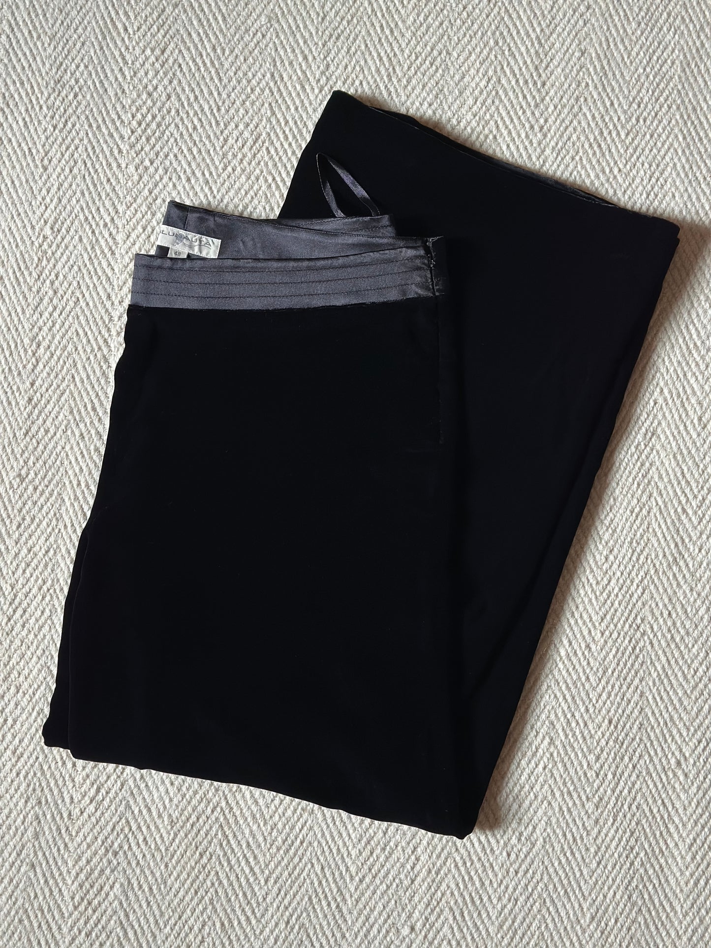 Black Silk Velvet Set With Green Lining