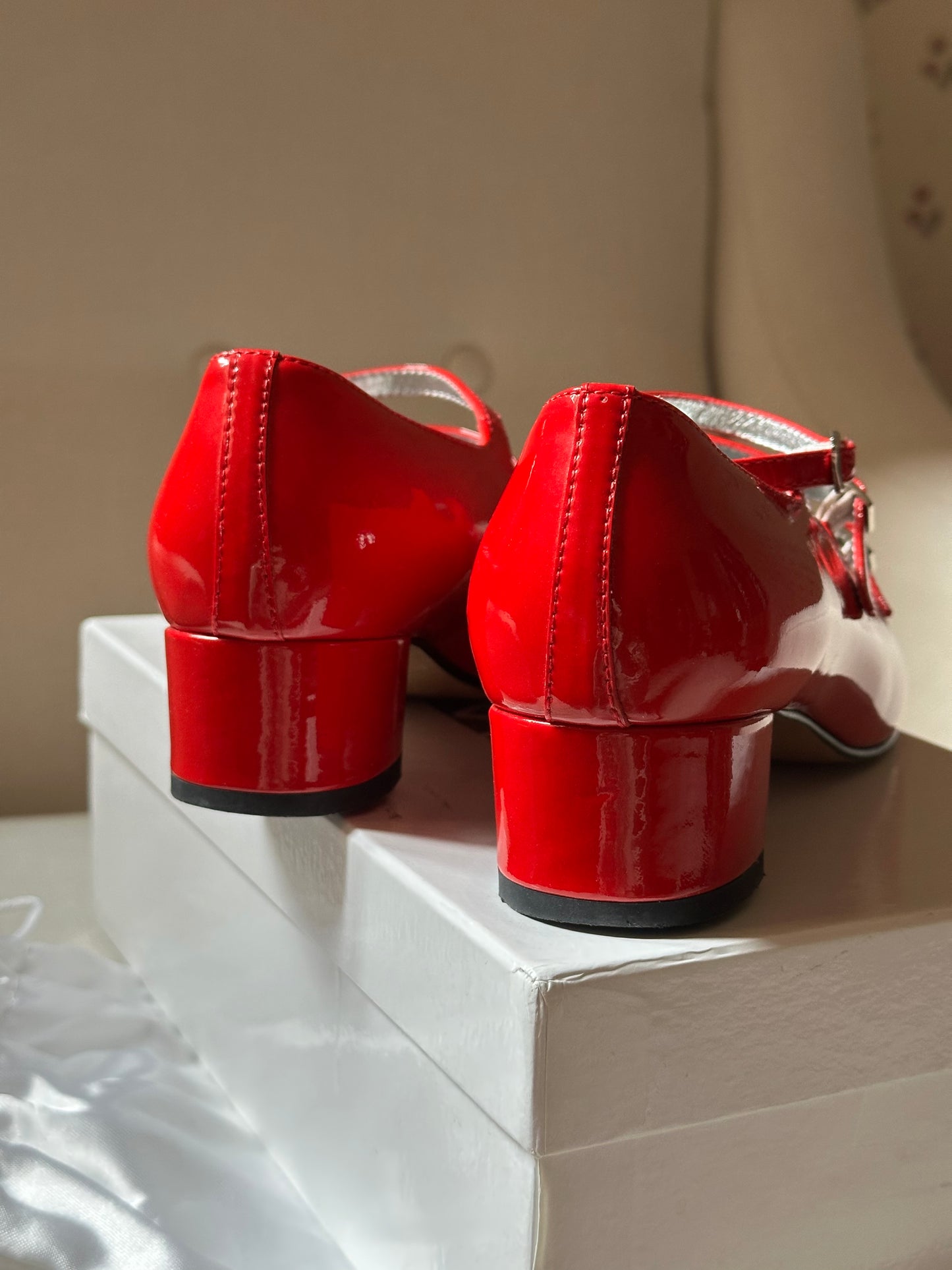 Carel Kina Patent Leather Pumps n.37
