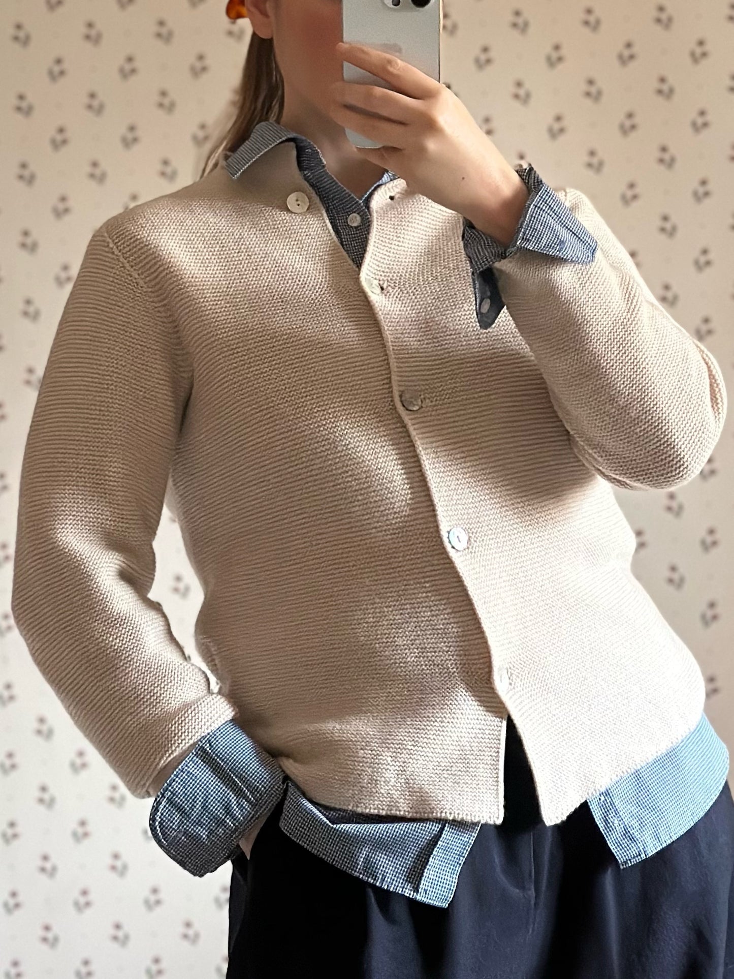 100% Wool Ribbed Cardigan Whit Pearl Buttons