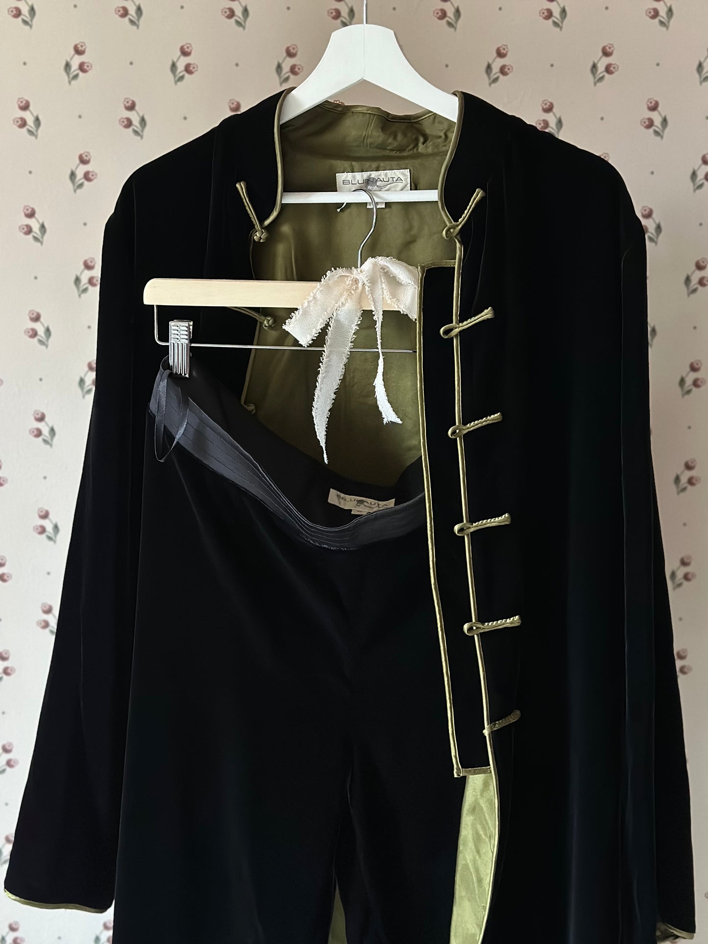 Black Silk Velvet Set With Green Lining