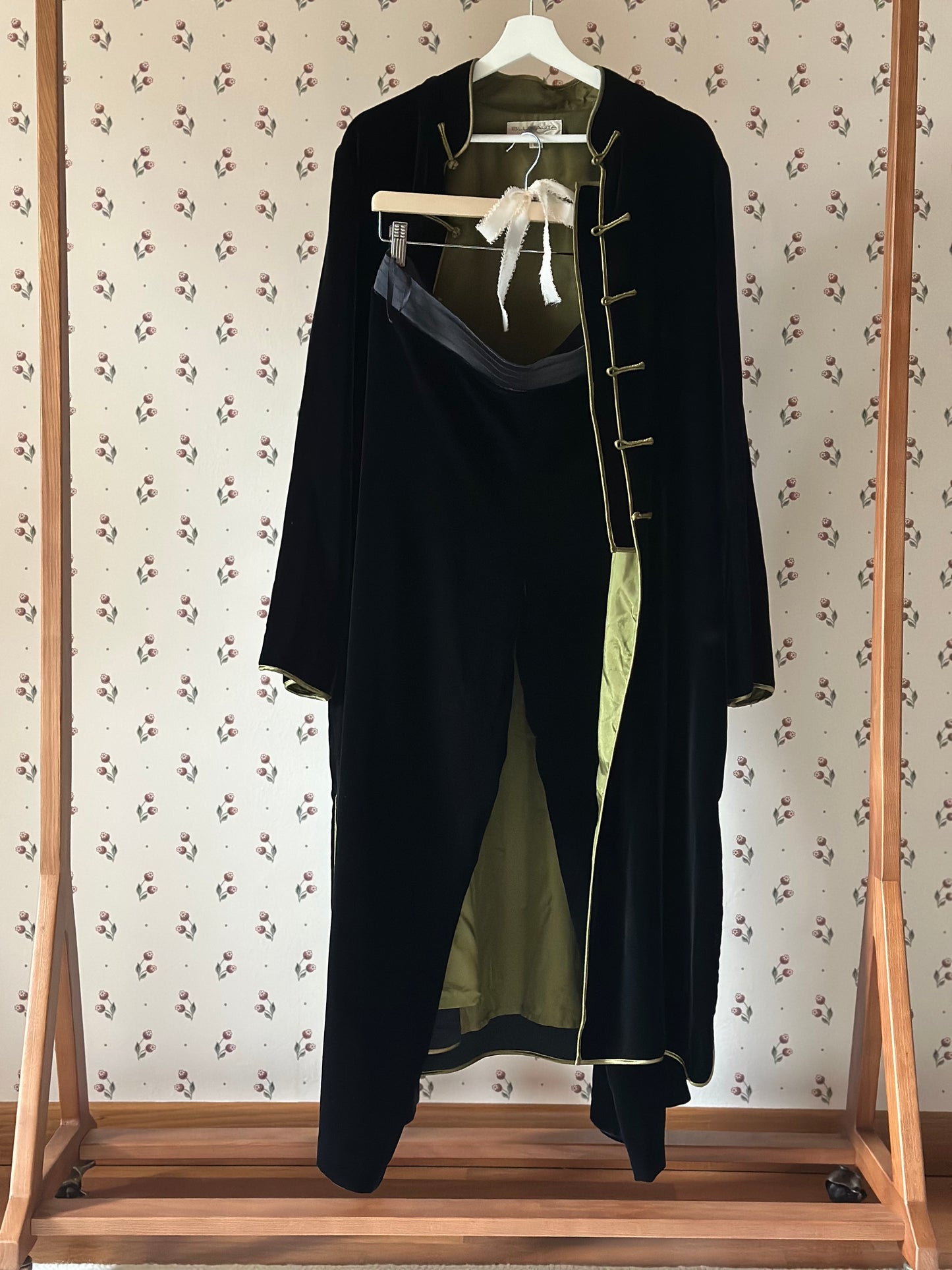 Black Silk Velvet Set With Green Lining