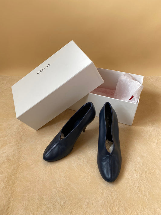 Céline Blue Round Toe Leather Pumps